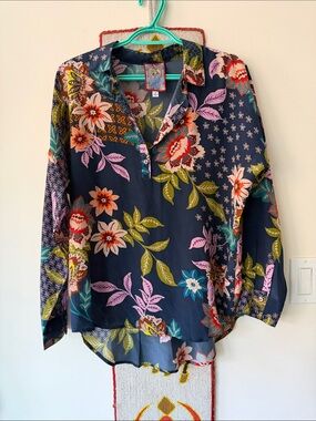 🌟🌟HOST PICK🌟🌟”JOHNNY WAS” 100 💯 Silk Delfino Lotus Blouse